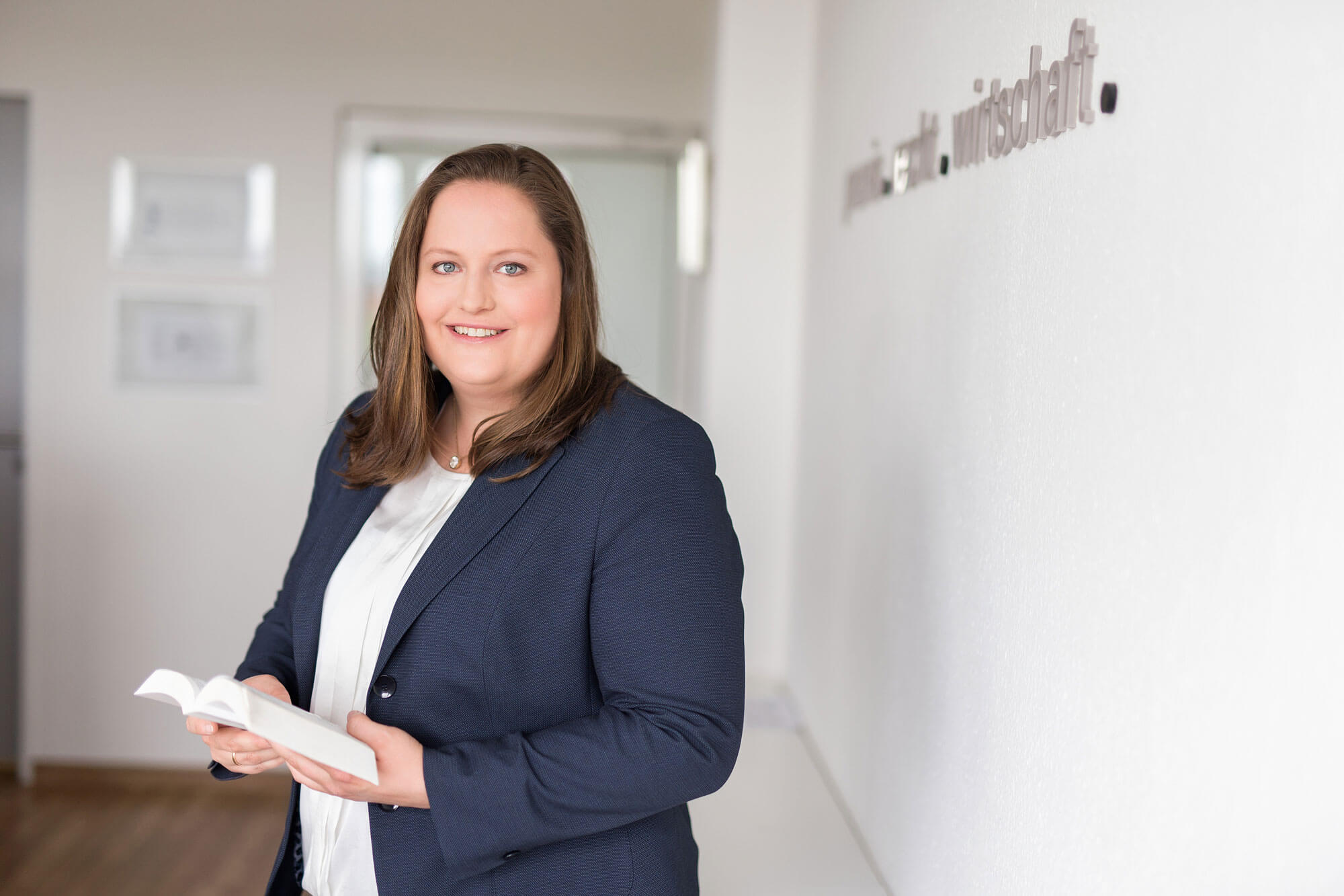 Stenger Anna, Fachanwältin Medizinrecht, L.LM