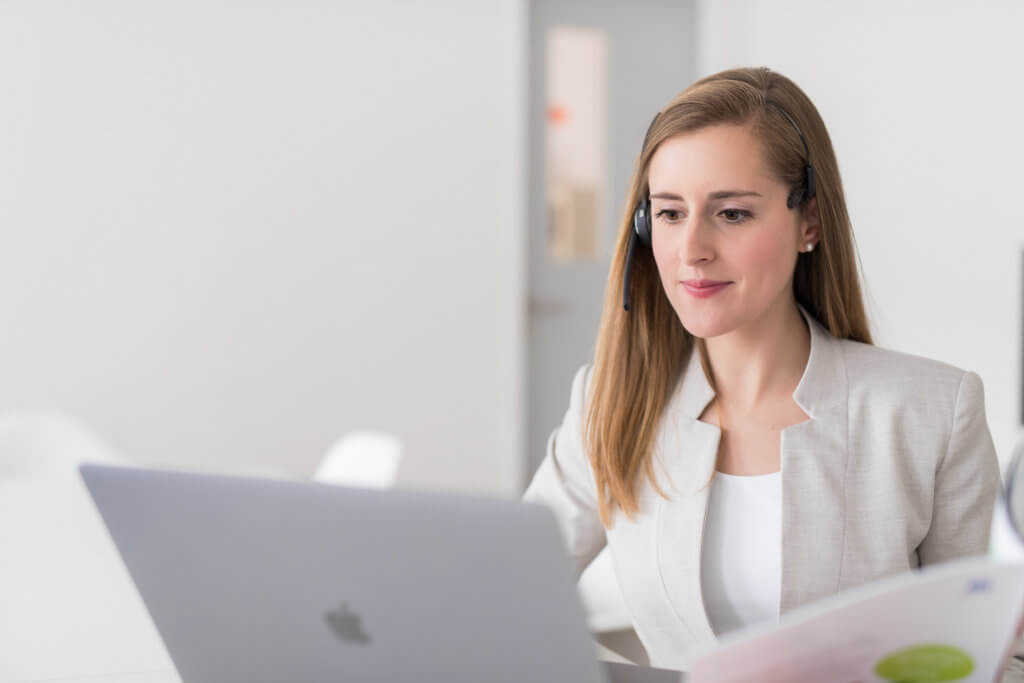 Digitale Sprechstunde beim Anwalt, kontaktarm