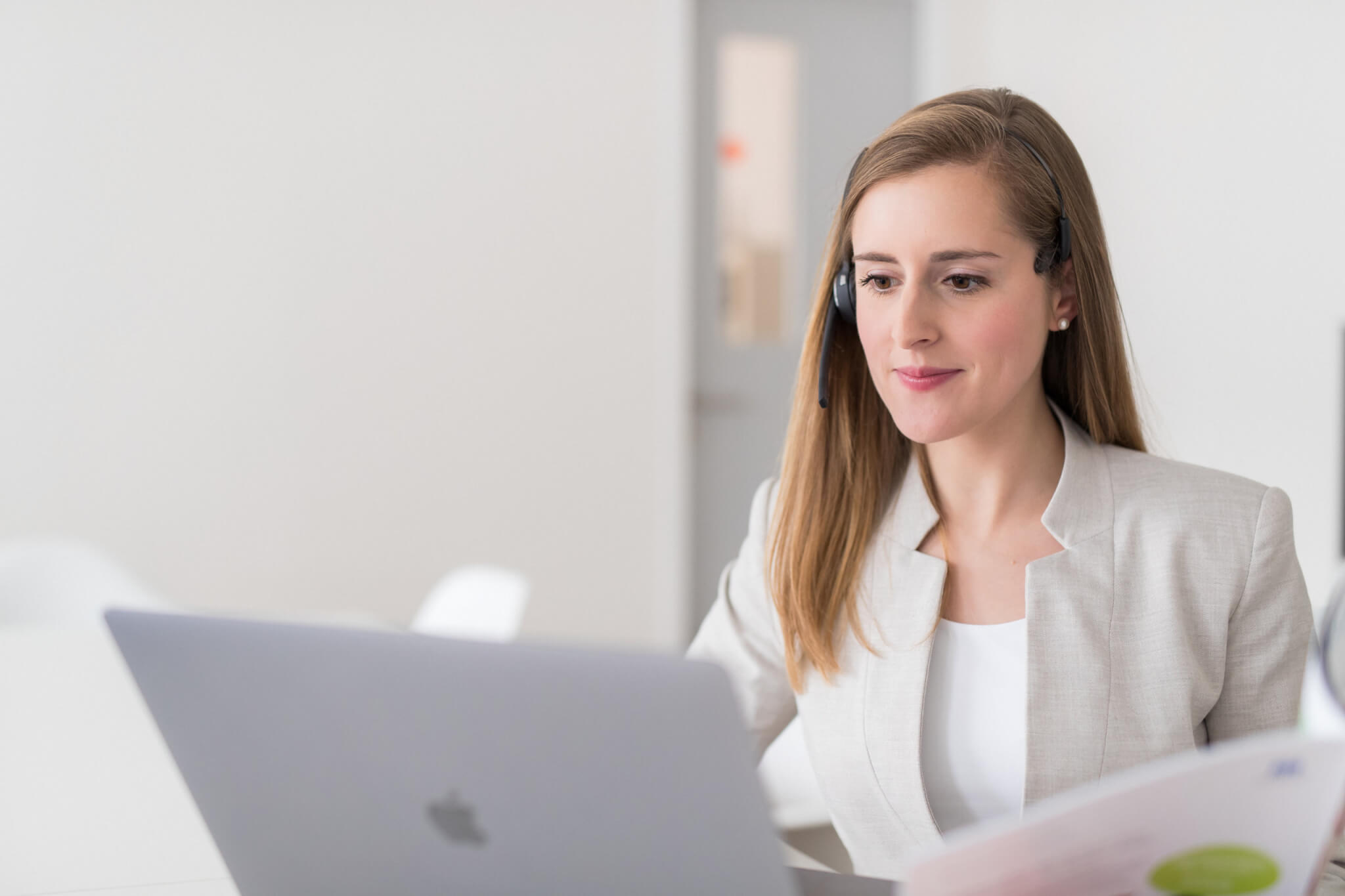 Digitale Sprechstunde beim Anwalt, kontaktarm